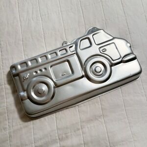 Wilton 1991 Vintage Little Fire Truck Cake Pan #2105-9110.  T9
